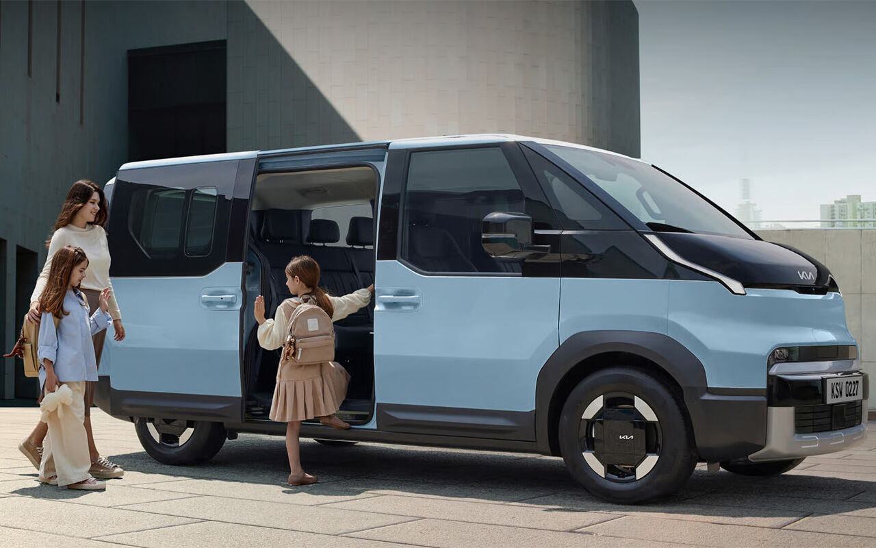 Kia-PV5-Passenger-matkustajat-1280